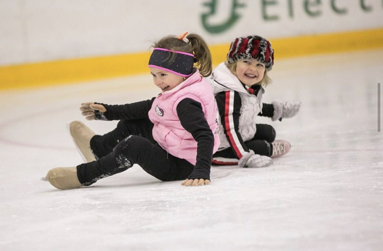 набор малышей на фигурное катание